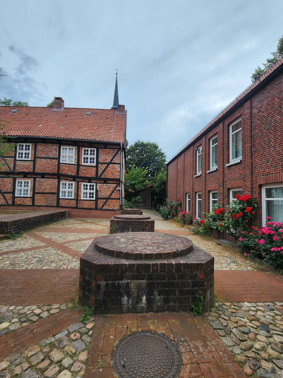 Die markierten Fundamente der Klosterkirche